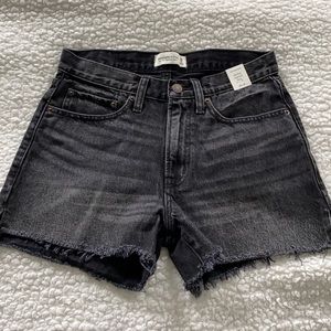 Abercrombie Mid Rise Boyfriend Short